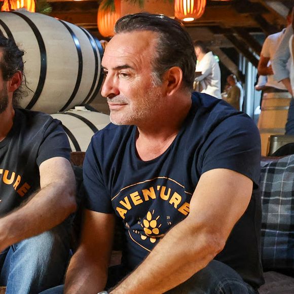 Exclusif - Jean Dujardin et ses trois partenaires, Antoine Gravouil, Olivier Carsoule et Éric Lafon, fondateurs de la distillerie Bordeaux Distilling Co, basée dans le quartier de Bacalan, lancent leur premier whisky, au nom évocateur : Aventure, à Bordeaux, France, le 1er octobre 2025. © Fabien Cottereau/Bestimage