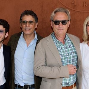 Pascal Elbé, son fils Léo,  Gilles Cohen et sa femme Karine Paschal au Village Roland Garros lors des Internationaux de France de tennis de Roland Garros 2023, à Paris, France, le 30 mai 2023. © Moreau-Jacovides/Bestimage