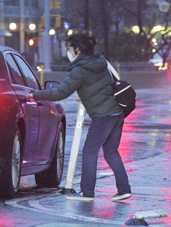 Kei Komuro repasse pour la deuxième année l'examen du barreau de l'Etat de New York, le 22 février 2022. Le mari de l'ancienne princesse Mako du Japon a été aperçu alors qu'il attendait son chauffeur Uber à la fin du test. 

Photo : The ImageDirect / Bestimage