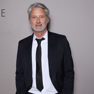 Exclusif - Antoine de Caunes lors de la soirée anniversaire des 25 ans de la Terrasse de Albane pendant le 79ème Festival International du Film de Cannes, France, le 15 mai 2026. © Denis Guignebourg/Bestimage