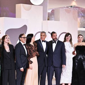 Ils se sont rendus à l'avant-première de "Jay Kelly", le nouveau film dans lequel joue George Clooney.

L'équipe de "Jay Kelly" au Festival international du film de Venise au Lido de Venise, le 28 août 2025. 

Photo : Aurore Marechal / ABACAPRESS.COM