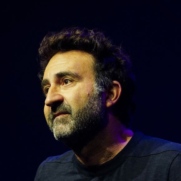 Mathieu Madénian a donc réagi en vidéo sur Instagram. Pour lui, Vianney est un génie absolu, mais pas forcément pour ses compétences en menuiserie !

Mathieu Madénian - " Rire pour Rêver " : la première soirée caritative de l'Association Princesse Margot au Casino de Paris le 29 septembre 2025.

© Anne-Sophie Guebey / Bestimage