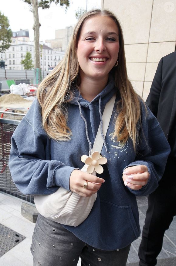 Dans "Paris Match", elle s'est exprimée au sujet de cette idylle présumée 
Exclusif - La chanteuse belge Helena Bailly - Les célébrités quittent les studios de RTL à Neuilly-sur-Seine, le 10 septembre 2024. 
© Jonathan Rebboah / Panoramic / Bestimage