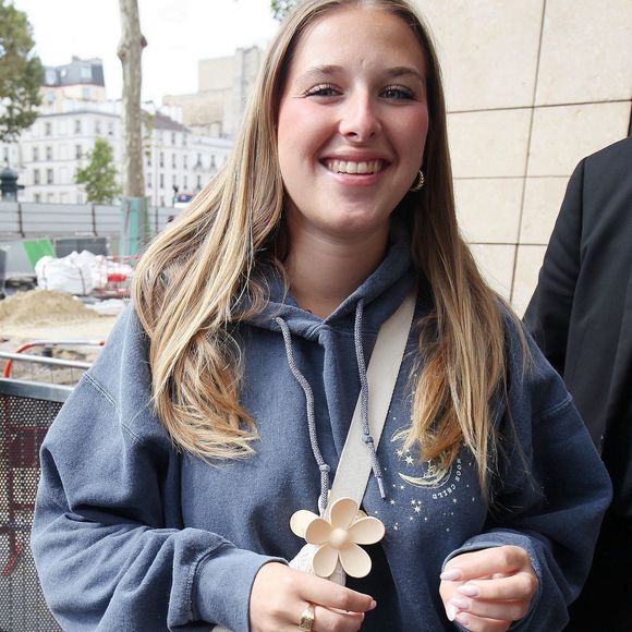 Dans "Paris Match", elle s'est exprimée au sujet de cette idylle présumée 
Exclusif - La chanteuse belge Helena Bailly - Les célébrités quittent les studios de RTL à Neuilly-sur-Seine, le 10 septembre 2024. 
© Jonathan Rebboah / Panoramic / Bestimage