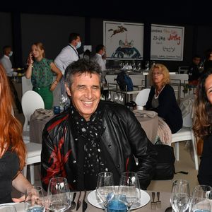 Julien Clerc, sa femme Hélène Grémillon et sa fille Vanille Clerc -  Les personnalités assistent au Longines Paris Eiffel Jumping au Champ de Mars, le 27 juin 2021. 
© Veeren / Bestimage