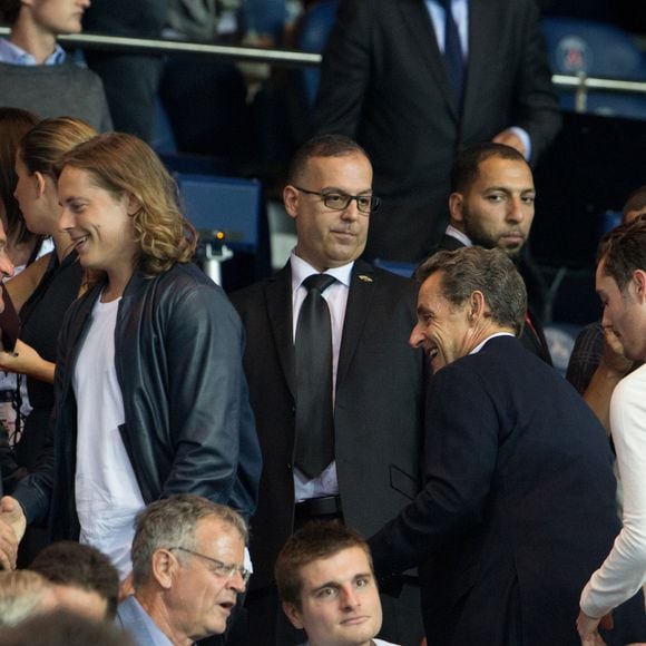 Didier Deschamps, Nicolas Sarkozy, Pierre Sarkozy et Louis Sarkozy -  People au match de Ligue des champions Psg contre Arsenal au Parc des Princes à Paris le 13 septembre 2016. © Cyril Moreau/Bestimage