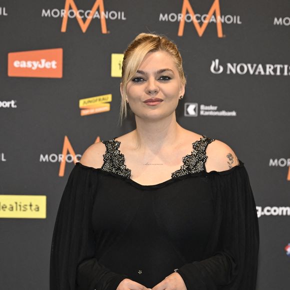 Louane sur le turquoise carpet, à Bâle en Suisse Photo: Jessica Gow / TT / Code 10070