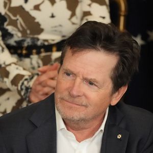 Un mal qui le ronge et contre lequel il ne peut malheureusement rien malgré les progrès de la science.

Michael J Fox à la maison blanche, reçue par le président de l'époque Joe Biden le 4 janvier 2025 © Andrew Leyden/ZUMA Press Wire/ZUMA Wire/Bestimage