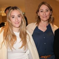 Au dernier moment, Daniela Lumbroso vole au secours de sa fille, dont le père est un homme d'affaires engagé