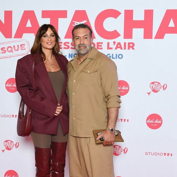 Malika Ménard partage son bonheur avec son époux, Karim. 

Malika Ménard (Miss France 2010), enceinte et son mari Karim - Avant-première du film "Natacha, presque hôtesse de l'air" au cinéma Pathé Palace à Paris le 24 mars 2025. © Lionel Urman/Bestimage