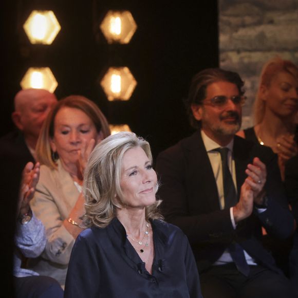 À 7h, celle qui a toujours été très amie avec Marc-Olivier Fogiel se lève et prend son petit déjeuner.

Exclusif - Claire Chazal - Enregistrement de l'émission "Le Grand Echiquier : Spéciale Arménie" à l'Opéra royal de Versailles, présentée par C.Chazal et A.Manoukian, et diffusée le 31 août sur France 2
© Jack Tribeca / Bestimage