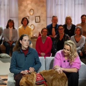Mais dans la maison du bonheur des Lacherie-Gossuin, chiens, poules, et autres petits protégés font la joie au quotidien de cette tribu très animée.

LLewelyn Barré, Elodie Gossuin sur plateau de l'émission "Animalement Vôtre" présentée par Bernard Montiel et diffusée le 3 mai 2026 sur France 3, à Paris, France, le 13 janvier 2026. © Julien Sarkissian/Bestimage