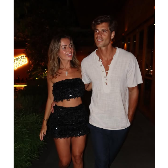 Cette fin d'aventure professionnelle n'entache heureusement pas son paisible quotidien familial.

Hillary Danderosieren et son mari Giovanni sur Instagram.