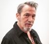 Malgré cette excellente dynamique, le corps médical continue de lui imposer la plus grande prudence.

Exclusif - Florent Pagny en backstage de l'enregistrement de l'émission "Serge Lama, le dernier rappel" présentée par F. Bollaert, diffusée le vendredi 21 novembre 2025 sur France 3 à 21h10, au théâtre Marigny à Paris, France, le 29 avril 2025. © Clovis-Moreau/Bestimage