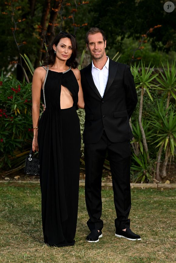 Richard Gasquet et sa compagne Clémentine - 11ème édition du Gala de charité de Patrick Mouratoglou à la Mouratoglou Academy & Resort à Biot le 21 juin 2025. Ce gala de prestige réunit chaque année les grandes figures du sport, du divertissement et de nombreux donateurs, mobilisés pour soutenir les jeunes talents du tennis mondial. © Bruno Bebert/Bestimage