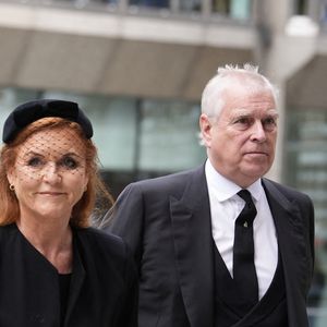 Sarah Ferguson, duchesse d'York, et le prince Andrew lors de leur arrivée à la messe de requiem organisée en hommage à la duchesse de Kent, à la cathédrale de Westminster, à Londres, le 16 septembre 2025.

© PA Photo/ Bestimage
