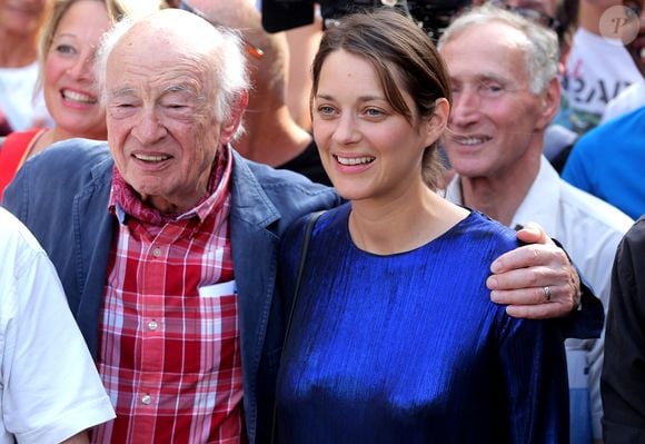 Le célèbre sociologue et universaliste s'est éteint le vendredi 29 mai 2026 à l'âge de 104 ans.

Exclusif - L'actrice Marion Cotillard et le philosophe Edgar Morin (Edgar Nahoum) lancent l'opération écologie internationale "Darwin Alerte" pour protéger la planète, à Bordeaux, France, le 10 septembre 2016, à l'occasion du Congres "Ocean Climax" qui plaide pendant 3 jours avec conférences et concerts pour la défense des océans et de l'environnement.  © Bernard- Cottereau/Bestimage