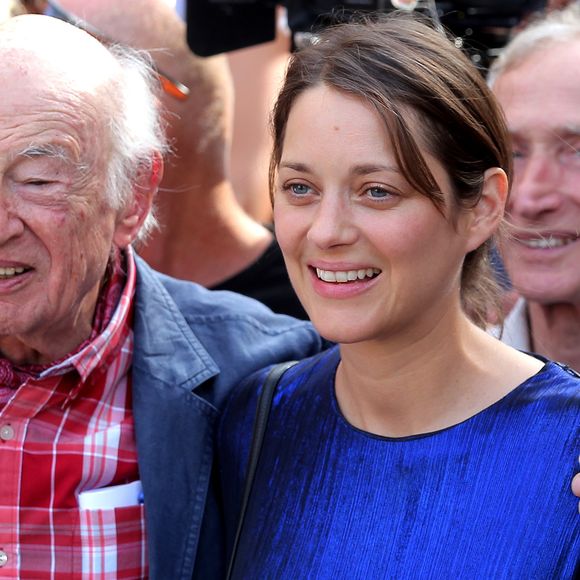 Le célèbre sociologue et universaliste s'est éteint le vendredi 29 mai 2026 à l'âge de 104 ans.

Exclusif - L'actrice Marion Cotillard et le philosophe Edgar Morin (Edgar Nahoum) lancent l'opération écologie internationale "Darwin Alerte" pour protéger la planète, à Bordeaux, France, le 10 septembre 2016, à l'occasion du Congres "Ocean Climax" qui plaide pendant 3 jours avec conférences et concerts pour la défense des océans et de l'environnement.  © Bernard- Cottereau/Bestimage