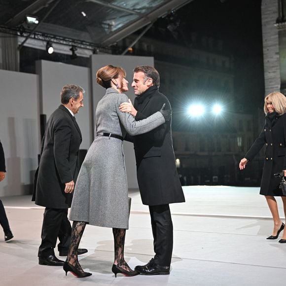 Emmanuel Macron et Brigitte Macron accueillent Nicolas Sarkozy et Carla Bruni pour la réouverture de Notre-Dame le 7 décembre 2024 à Paris. © Eliot Blondet/Pool/Bestimage