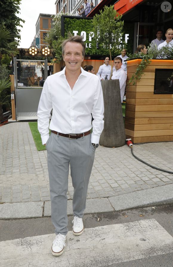 Mais ils n'ont pas démérité : ils sont arrivés seulement 1mn30 après les jeunes femmes.

Exclusif - Stéphane Rotenberg - Ouverture du premier restaurant "Top Chef" Le Bistrot à Suresnes le 7 juillet 2022. Le groupe M6 et S. Rotenberg, en collaboration avec Les Bistrots Pas Parisiens ont ouvert ce Bistrot Top Chef à Suresnes, d’une capacité de 100 places.
 © Marc Ausset-Lacroix/Bestimage