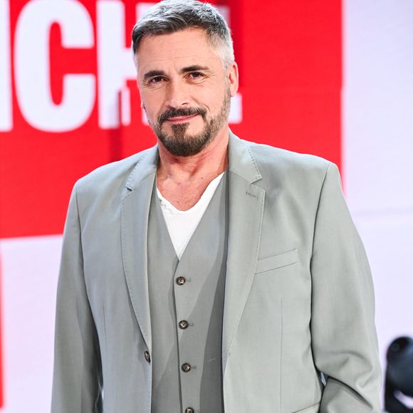 Exclusif - Olivier Minne - Enregistrement de l'émission Vivement dimanche consacrée à l'équipe du Splendid au studio Rive Gauche, présentée par M.Drucker, et diffusée le 2 mars sur France 3. Paris, le 21 février 2025. 
© Guillaume Gaffiot / Bestimage