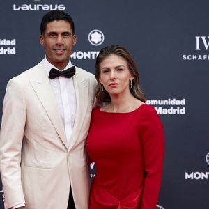 Le jeu de tête est désormais interdit pour les enfants de moins de 10 ans.
Le 20 avril 2026, à Madrid (Espagne), Raphaël Varane et son épouse Camille Tytgat assistent au photocall de la cérémonie des Laureus World Sports Awards 2026, organisée au Palacio de Cibeles. (Credit Image: © Alberto Gardin/ZUMA Press Wire)