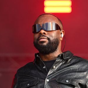 Gims - Diffusion en direct de l'émission de Radio Nova La derniere avec Guillaume Meurice - Fête de l Huma 2025 sur l ancienne base aerienne 217 du Plessis Pate. LIONEL URMAN  / BESTIMAGE