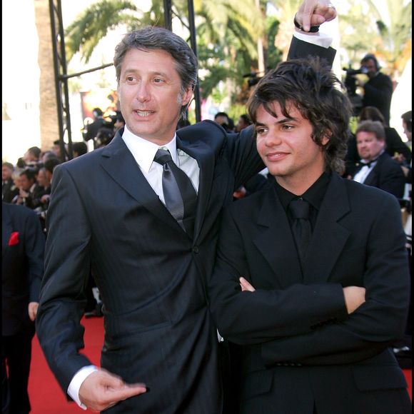 Archives - Louis de Caunes et Antoine de Caunes, lors du 59ème Festival de Cannes 2006.