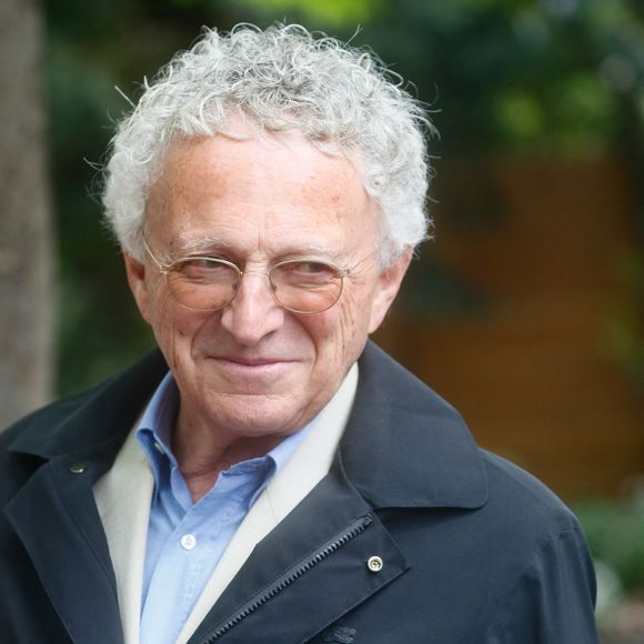 Néanmoins, pour celui dont le départ a été salué par l'une de ses anciennes collègues, la réponse est sans appel.

Nelson Monfort - Arrivées à l'enregistrement de l'émission "Vivement dimanche" présentée par M. Drucker et qui sera diffusée le 12 mai 2024 au Studio Gabriel à Paris, France, le 30 avril 2024. © Christophe Clovis/Bestimage