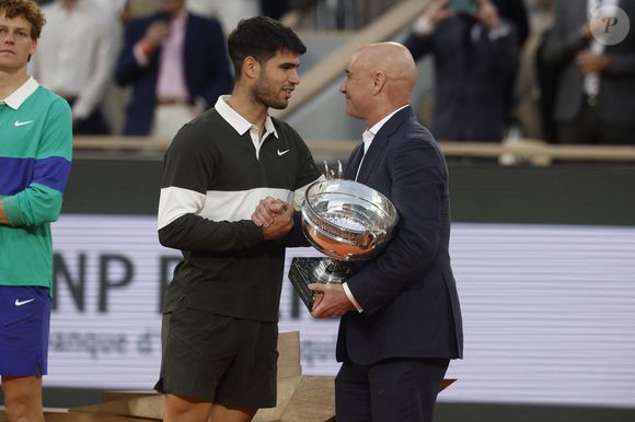 Carlos Alcaraz remporte les internationaux de France de Tennis de Roland Garros 2025 face à J.Sinner à Paris le 8 juin 2025 (Credit Image: © Loic Baratoux/ZUMA Press Wire / Bestimage)
