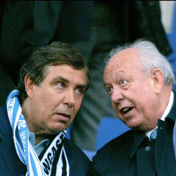 Jean-Pierre Foucault et Jean-Claude Gaudin, Marseille (France), 6 mai 2004 – au stade Vélodrome lors de la qualification de l’OM pour la finale de la Coupe de l’UEFA après sa victoire 2-0 contre Newcastle. Crédit : Dominique Jacovides/Bestimage.