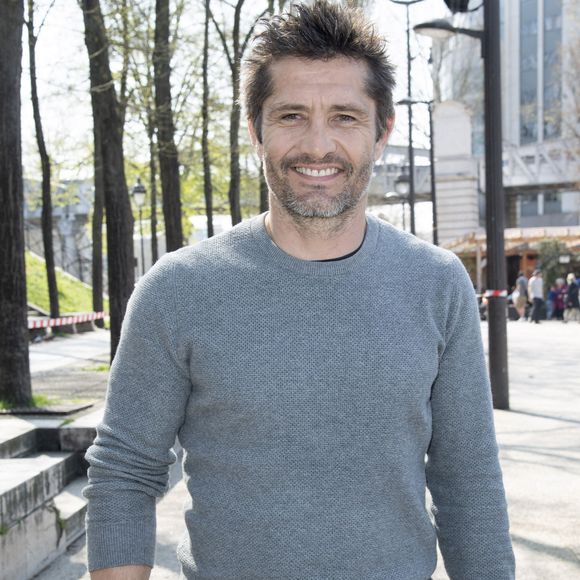 Une remarque faite par un éducateur alors qu'il était en retard de développement physiologique lors de son adolescence. 

Bixente Lizarazu participe à une collecte de déchets autour du Bassin de la Villette organisée par l'association Surfrider à Paris, France le 23 mars 2022. 
Photo par Aurore Marechal/ABACAPRESS.COM