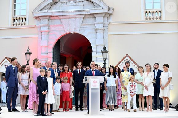 No Tabloïds - Ben Sylvester Strautmann, la princesse Alexandra de Hanovre, la princesse Charlene de Monaco, le prince Albert II de Monaco, le prince héréditaire Jacques, la princesse Gabriella, le prince Albert II de Monaco, Charlotte Casiraghi, Balthazar Casiraghi-Rassam, Tatiana Santo Domingo, Maximilian Casiraghi, Andrea Casiraghi, Georges Marsan, le maire de Monaco, Louis et Marie Ducruet, Pauline Ducruet, Stefano Ercole Carlo Casiraghi, Camille Gottlieb,  la princesse Caroline de Hanovre, Gareth Wittstock, la princesse Stephanie de Monaco - Célébration des 20 ans de règne du prince souverain Albert II de Monaco sur la place du Palais à Monaco, le 19 juillet 2025. © Bruno Bebert/Bestimage