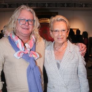 Exclusif - Pierre-Jean Chalençon, Michèle Alliot-Marie - Exposition de la collection de Pierre-Jean Chalençon pour la vente "Napoléon: Une collection historique" chez Sotheby's à Paris le 19 juin 2025.
C'est le styliste Jean-Charles de Castelbajac, qui a apporté sa touche colorée à la vitrine de la vente du 25 juin, consacrée aux objets provenant du trésor de Pierre-Jean Chalençon, l'un des plus grands collectionneurs privés d'objets napoléoniens au monde. © Baldini/Bestimage