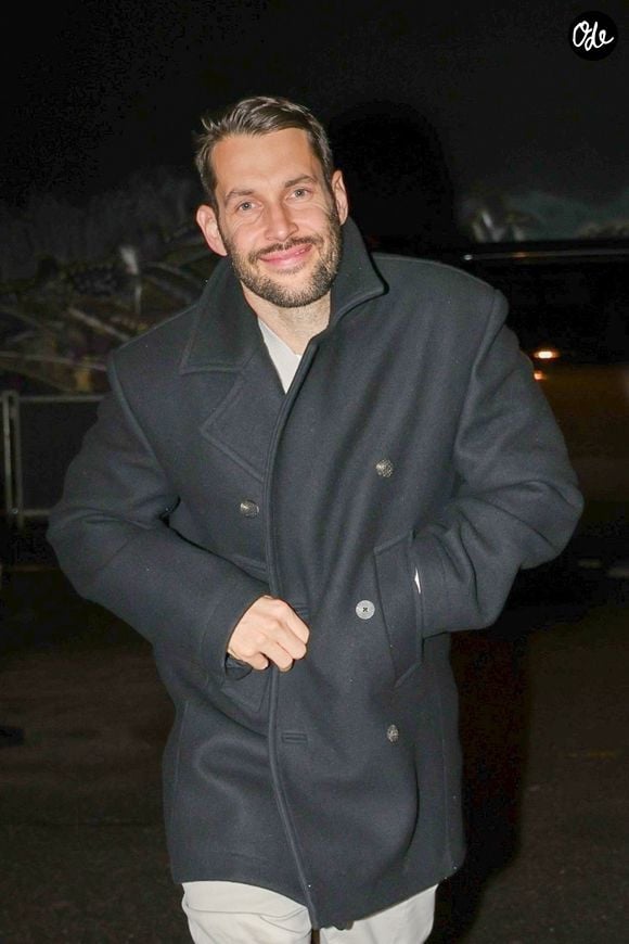 Heureusement, plus de peur que de mal pour le créateur de luxe.

Paris, FRANCE  - Simon Porte Jacquemus à Paris, pour les fiançailles de Dua Lipa et Callum Turner.