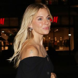 Sienna Miller lors de l’événement Longchamp « London Calling », organisé à l’occasion de la collection automne-hiver 2025.