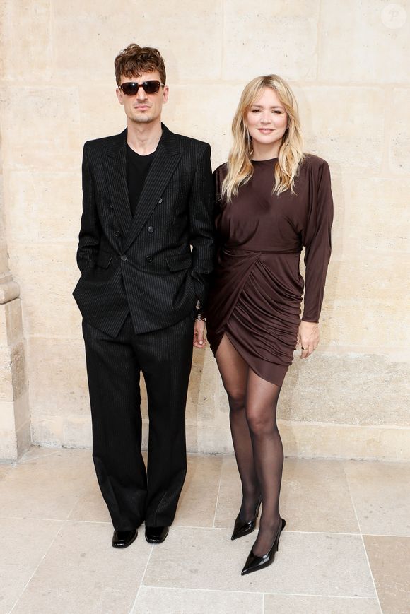 Niels Schneider et sa compagne Virginie Efira - 35ème édition des "Trophées ANDAM" dans les jardins du Palais Royal à Paris, France, le 27 juin 2024. © Christophe Clovis / Bestimage