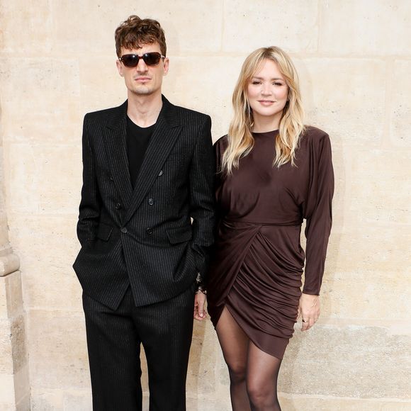 Niels Schneider et sa compagne Virginie Efira - 35ème édition des "Trophées ANDAM" dans les jardins du Palais Royal à Paris, France, le 27 juin 2024. © Christophe Clovis / Bestimage