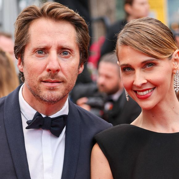 Mais aussi avec les deux adolescents, plus âgés de ce dernier...

Ophélie Meunier et Mathieu Vergne assistent au tapis rouge de "The Zone Of Interest" lors du 76ème festival de Cannes au Palais des Festivals le 19 mai 2023 à Cannes, France. Photo Shootpix/ABACAPRESS.COM