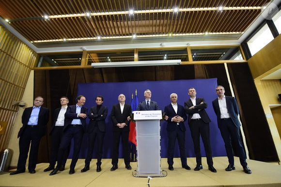 Bruno Le Maire - Ministre de l Economie , Didier Guillaume - Ministre de l Agriculture et de l Alimentation , Jean Charles Naouri - President Directeur General du Groupe Casino, Dominique Schelcher , Michel Edouard Leclerc - President du Comite Strategique des Centres E Leclerc , Alexandre Bompard - President directeur general de Carrefour City , Stephane Layani , Thierry Cotillard - President de ITM ALIMENTAIRE INTERNATIONAL, Frederic Fuchs - AFCEPF - Conférence de presse sur le coronavirus Covid-19 au ministère de l'économie le 15 mars 2020.
© JB Autissier / Panoramic / Bestimage