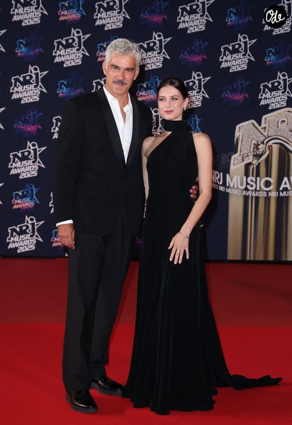 François Vincentelli et Alice Dufour au photocall de la 27ème édition des NRJ Music Awards au palais des Festivals de Cannes, France, le 31 octobre 2025. © Dominique Jacovides/Bestimage