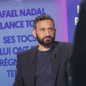 Exclusif - Cyril Hanouna, sur le plateau de l’émission « TPMP » présentée par C.Hanouna et diffusée en direct sur Youtube et sur toutes les box (SFR, FREE, Bouygues, MyCanal etc), Paris, France, le 21 mars 2025. © Jack Tribeca / Bestimage
