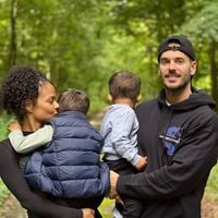 Dans la maison de campagne de M. Pokora et Christina Milian en France : canapé rose, billard… Visite du bien en pleine nature