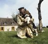 Un joli fief qu’il occupait depuis plus de quarante ans au lieu-dit La Forêt, sur la petite commune de Lanneray et ses 500 habitants… Un lieu cher à son cœur, où il a choisi de reposer à jamais.
Jean-Pierre Coffe en avril 1993 dans son jardin à Lanneray avec son chien Monsieur Fairbanks. Mort le 29 mars 2016 à 78 ans, c'est là qu'il souhaitait que ses cendres soient dispersées. © Michel Marizy via BestImage