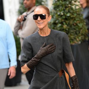 Céline Dion quitte le Royal Monceau pour se rendre aux répétitions de son concert parisien. Paris le 8 Septembre 2026. © Clement Prioli / Bestimage