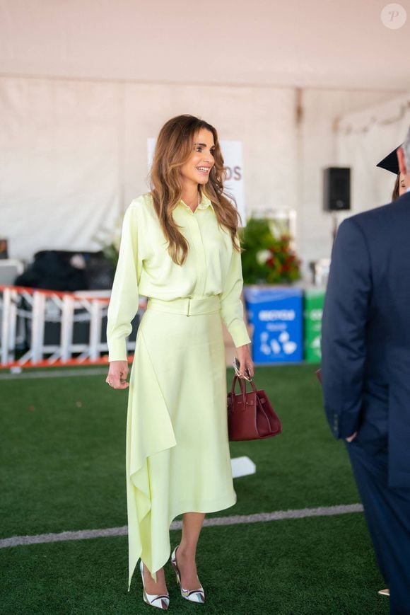 La princesse Lalla Salma de Jordanie reçoit son diplôme de l'Université de Caroline du Sud (USC), sous le regard ému de ses parents le roi Abdallah II de Jordanie et la reine Rania de Jordanie. Los Angeles, le 12 mai 2023. Dana Press / Bestimage