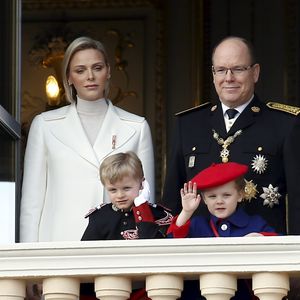La princesse Charlène, le prince Albert II de Monaco, leurs enfants le prince Jacques et la princesse Gabriella - La famille princière de Monaco au balcon du palais lors de la Fête nationale monégasque à Monaco. Le 19 novembre 2019
© Jean-François Ottonello / Nice Matin / Bestimage