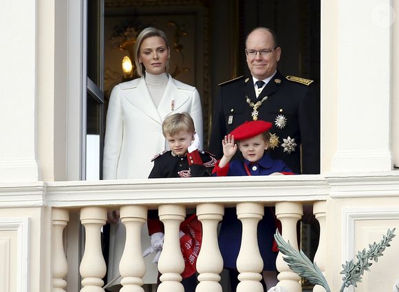 La princesse Charlène, le prince Albert II de Monaco, leurs enfants le prince Jacques et la princesse Gabriella - La famille princière de Monaco au balcon du palais lors de la Fête nationale monégasque à Monaco. Le 19 novembre 2019
© Jean-François Ottonello / Nice Matin / Bestimage
