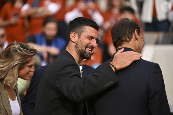 Novak Djokovic et Rafael Nadal - Hommage à Rafael Nadal lors des Internationaux de France de Tennis de Roland Garros 2025, sur le court Philippe-Chatrier au Complexe Roland-Garros à Paris, France, le 25 mai 2025. © Corinne Dubreuil/Pool FFT/Bestimage