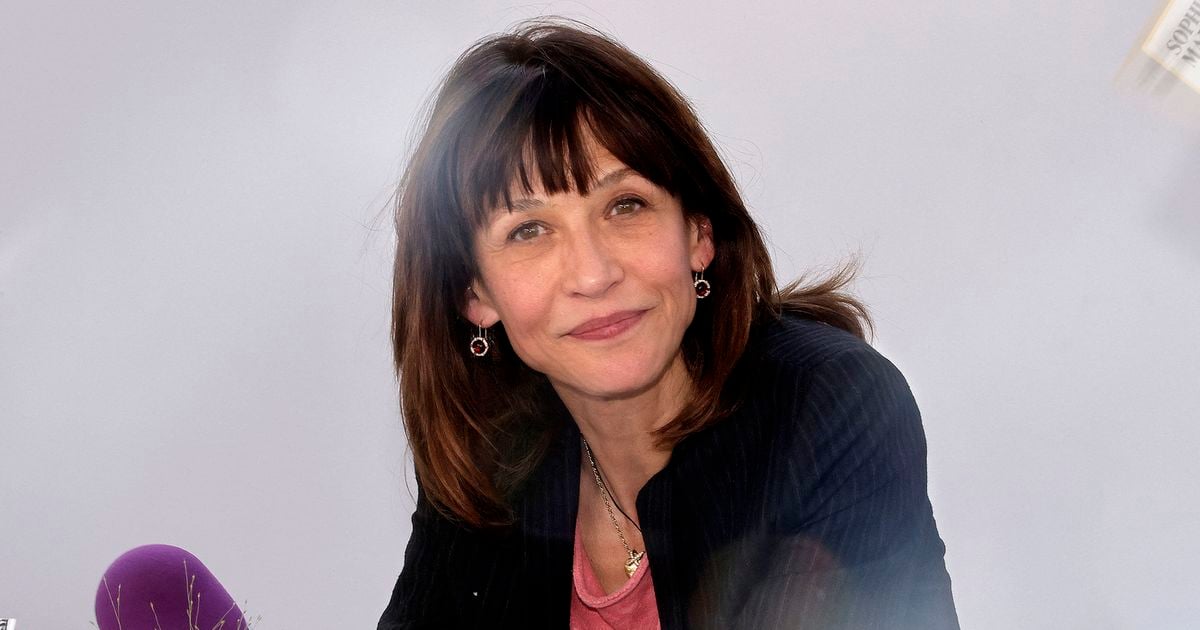 Stars invade the aisles of the Book Festival, Sophie Marceau radiant and smiling does not go unnoticed.